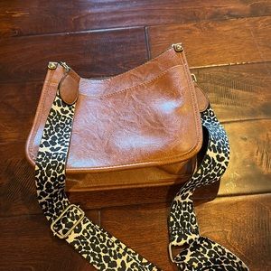 Shoulder bag.